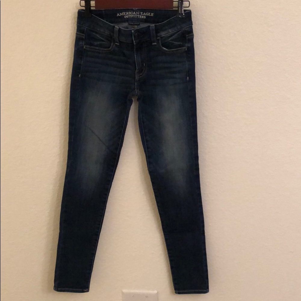 Like new! AE Dark wash skinny jeans